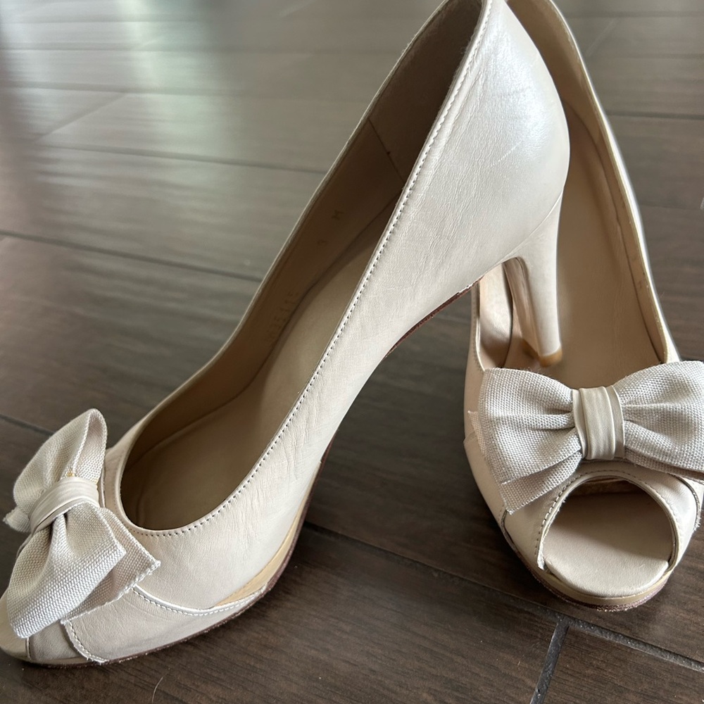 Stuart Weitzman Elegant Cream Peep-Toe Heels with Bow